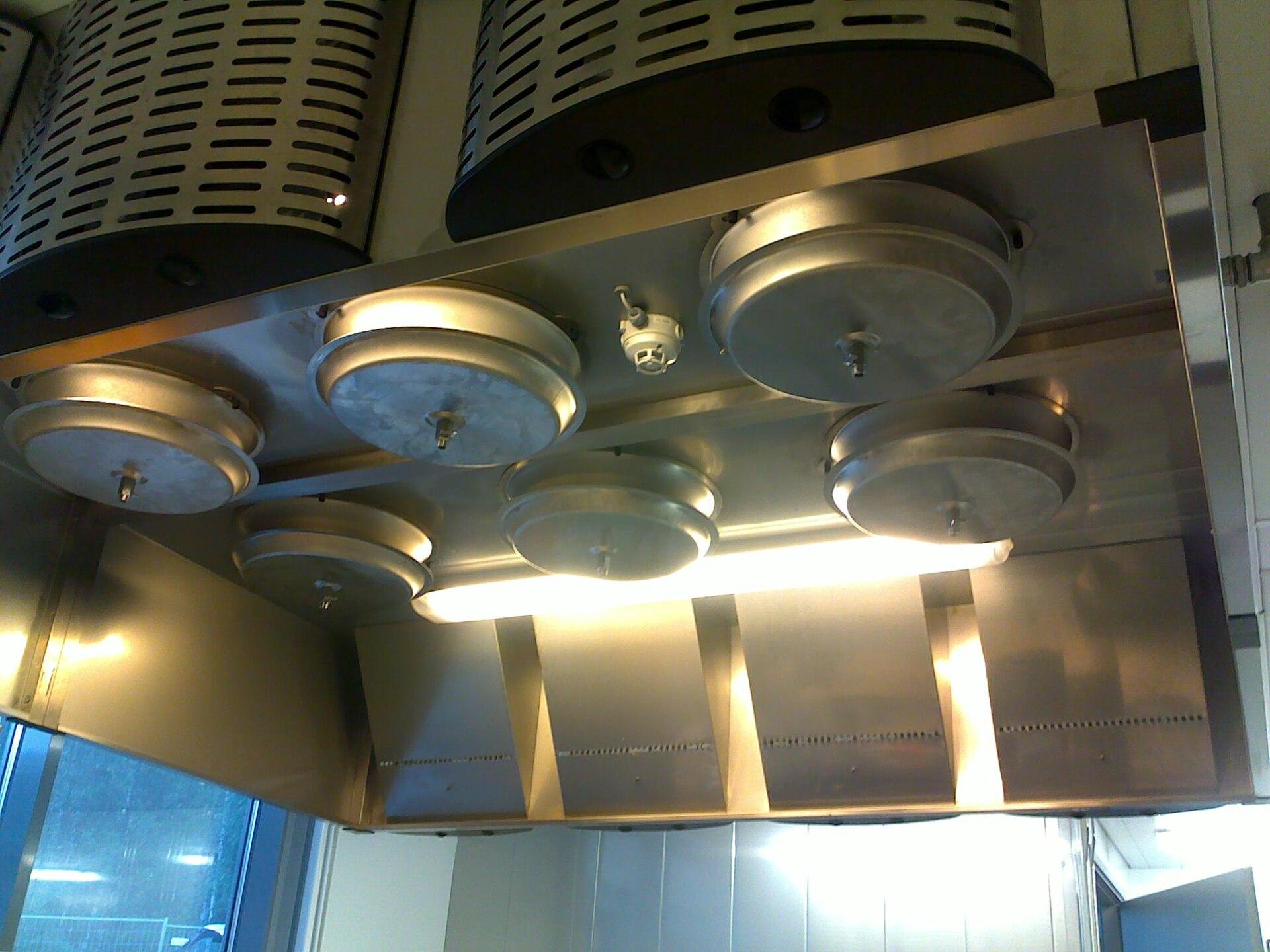 Clean kitchen exhaust hood